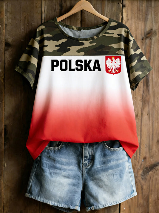 Kobieca polska koszulka z kamuflażowym nadrukiem i panelami artystycznymi