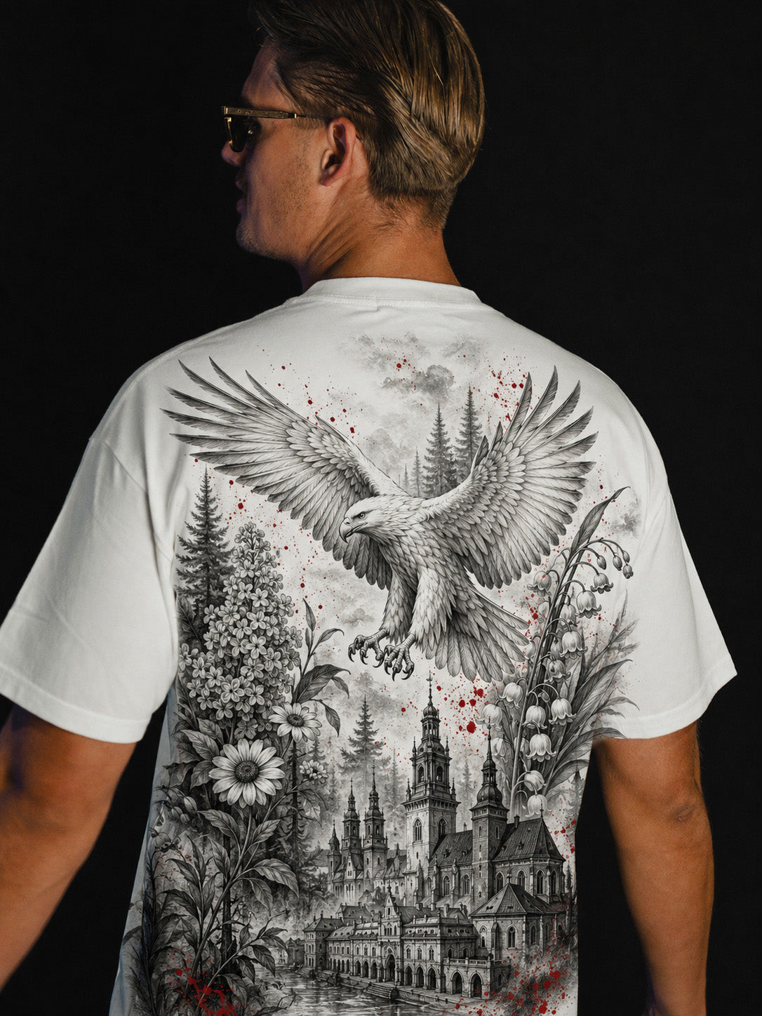 Męski t-shirt z krótkim rękawem i artystycznym nadrukiem flagi polskiej