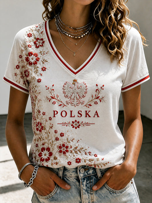 Damski t-shirt w polski wzór z dekoltem w serek i krótkimi rękawami, odkrywającymi ramiona